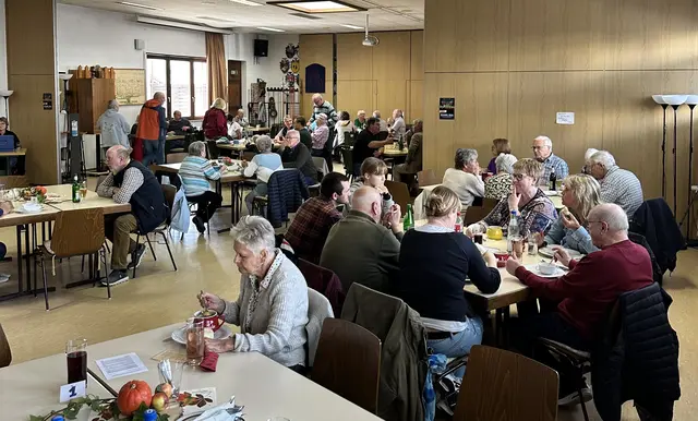 Viele Gäste waren zum Dampfnudelfest des GV Liederkranz ins Sängerheim gekommen. | Foto: zg