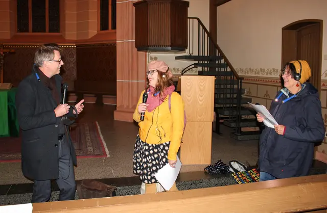 Die spürbare Begeisterung im Austausch zwischen Carolin Callies (Mitte.), Kristin Wolz und Jan Wagner, die im Verlauf des Abends noch einige lyrische Kostproben lasen, war ansteckend. 