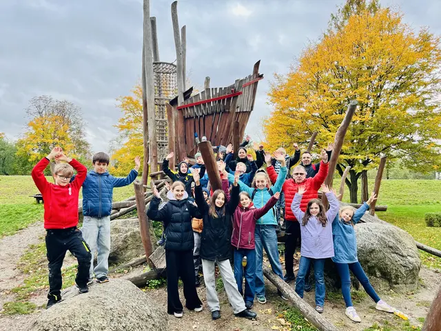 Die "Budo-Kids" auf dem Alla-Hopp Spielplatz | Foto: Foto: BCRN