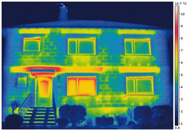 Mit der Infrarotkamera werden Wärmebrücken und -verluste sichtbar, darauf basierend lassen sich gezielte Energiesparmaßnahmen ergreifen. | Foto: 
Foto: AVR UmweltService GmbH, Sinsheim. 