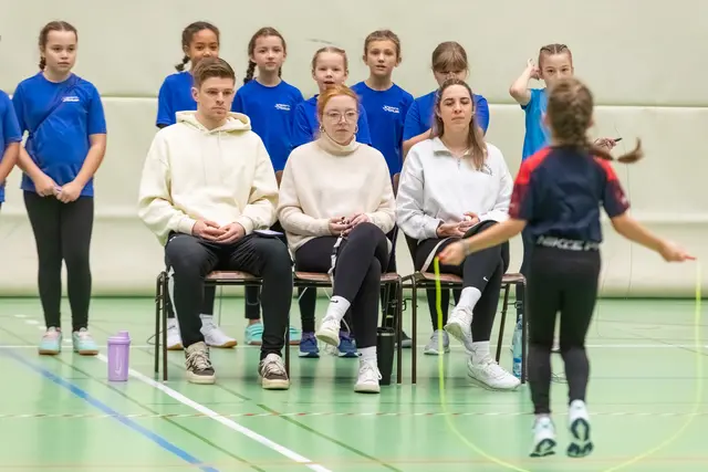 Unter den strengen Blicken der Kampfrichter und -richterinnen liefen die Teilnehmer und Teilnehmerinnen zu Hochform auf. 