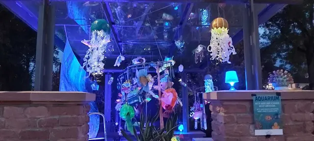 Unterwasserwelt im Bushaltehäuschen  | Foto: Landfrauen Neckarhausen 