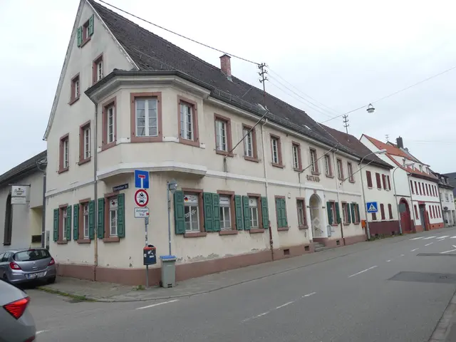 Das alte Rathaus ist stark sanierungsbedürftig. | Foto: Schatz