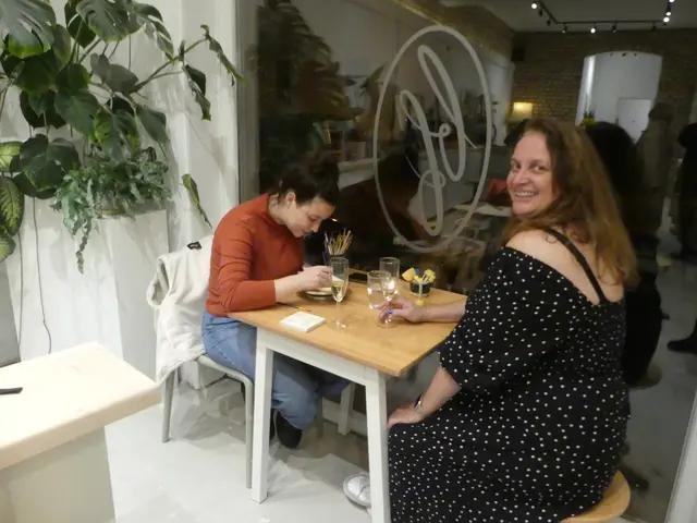 Wer wollte, der durfte sich auch handwerklich betätigen. | Foto: Schatz