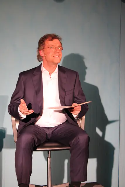 Besinnliche und heitere Seiten des Menschseins in dieser Welt zeigte Norbert Eilts in seinem Wortkino auf.