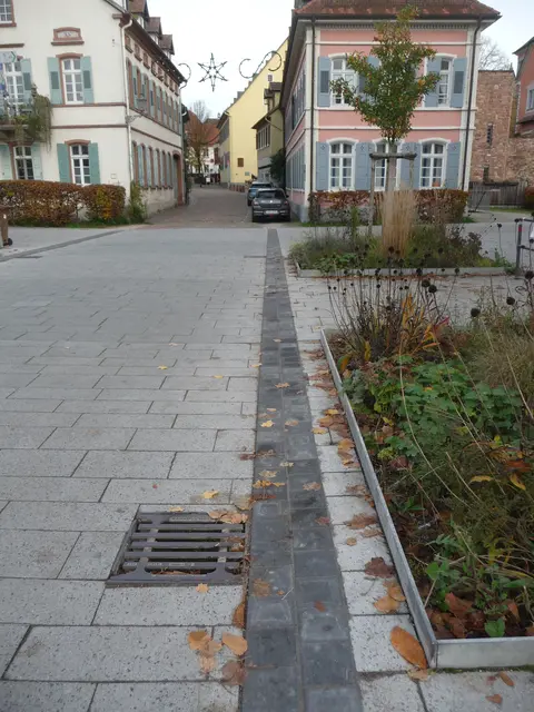 Pflasterstreifen statt Schiene: Die Stolperfalle ist behoben