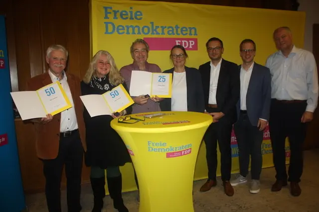 Im Bild (v.l.n.r.): Axel Schoder, SBD, Jürgen Klump, Ulrike v. Eicke, Benjamin Strasser, Jens Brandenburg und Thomas Joachim
 | Foto: FDP