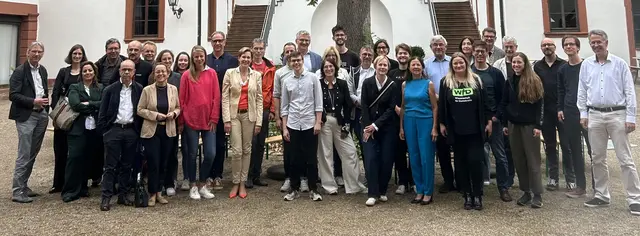 Der Verein „Wissenschaft für Demokratie“ hat großen Zulauf, was den Vereinsgründer Prof. Dr. Stefan Pfister (rechts) sehr freut. 