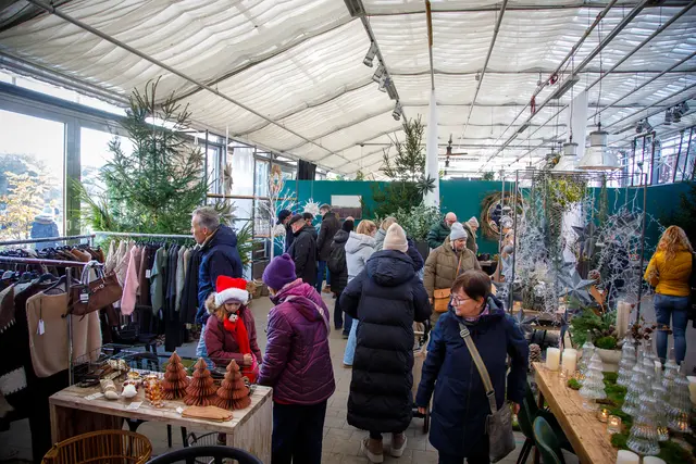 Allerlei Wohnaccessoires für die Adventszeit gab es zu kaufen. So mancher Adventskranz fand ein neues Zuhause.