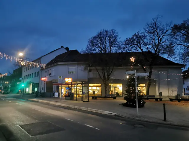 Am Goetheplatz erstrahlen schon die Lichter. | Foto: Schatz