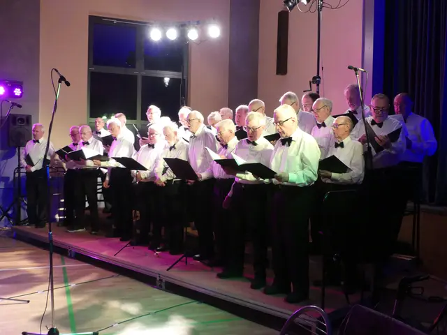 Den Auftakt hatte der Männerchor gemacht. | Foto: Schatz