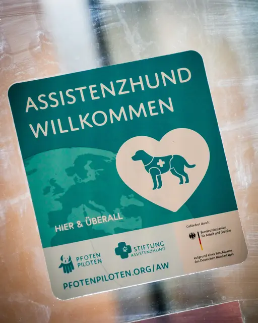 Kampagnen-Aufkleber "Assistenzhundefreundliche Kommune" | Foto: Stadt Mannheim