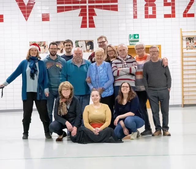 Die Theatergruppe des TVF bereitet sich auf die Premiere vor. | Foto: zg