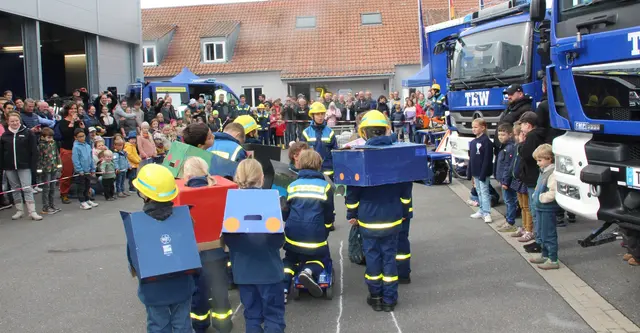 Oktober: Beim 50. Geburtstag des THW wurde die gute Nachwuchsarbeit dokumentiert.