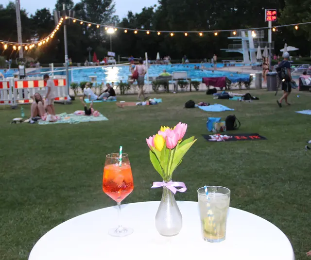 Juli: Mit einem großen Fest wurde der 90. Geburtstag des Freibades gefeiert. 