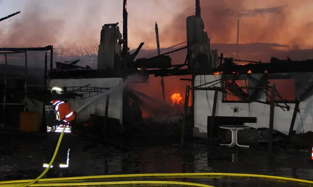 April: Beim Großbrand auf dem Hegehof waren 120 Feuerwehrkräfte im Einsatz.