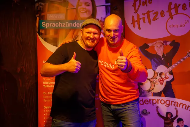 Jörg Schreiner (rechts) freut sich über die Verstärkung für das Sprachzünder-Team durch Alex Weis (links). 