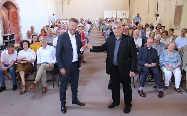 D: Eine teure, aber wichtige Schlüsselübergabe fand in der St.-Sebastianskapelle statt.   