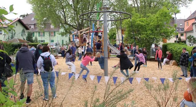 M: Mit der Eröffnung des Spielplatzes am Suebenplatz wurden Kinderträume erfüllt.   