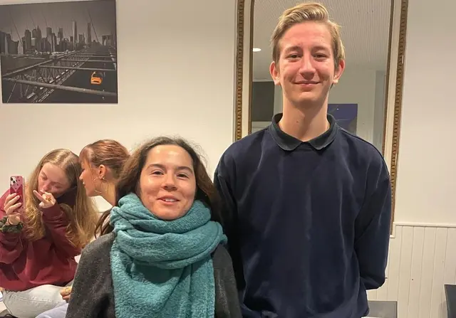 Lucie Franchon und Jonah Gößler, die noch bis August 2026 ihren deutsch-französischen Freiwilligendienst absolvieren, gestalten den diesjährigen Partnerschafts-Adventskalender, zu sehen in Instagram und Facebook. | Foto: IGP