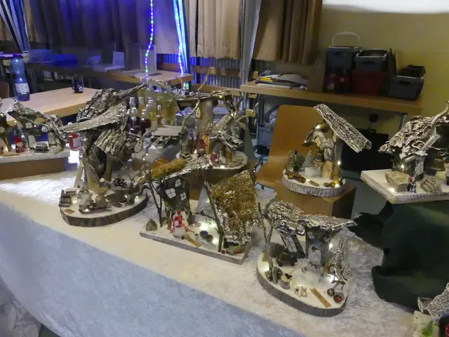 In der Turnhalle konnte man Deko für die Adventszeit bestaunen. | Foto: Schatz