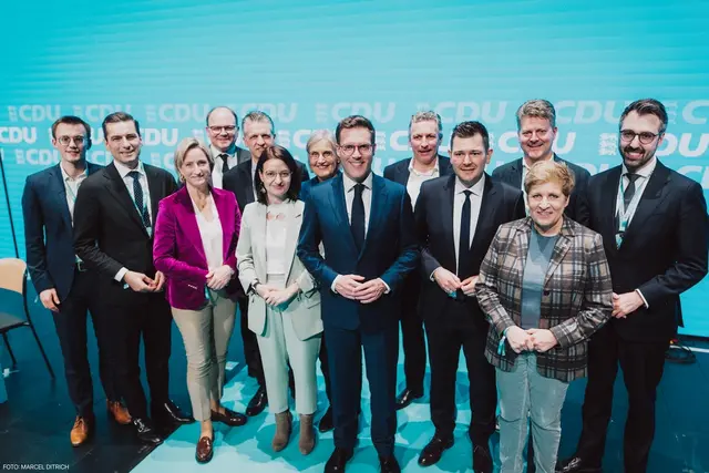Manuel Hagel in der Mitte des neugewählten CDU-Landesvorstands. | Foto: Foto: Marcel Ditrich