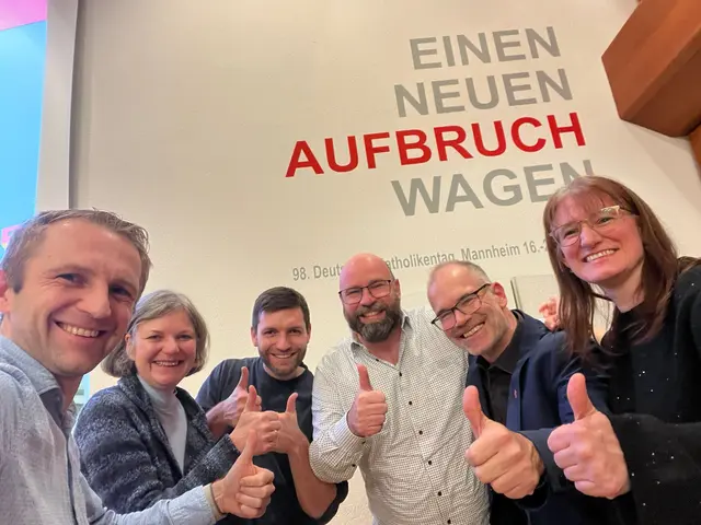 v.l.n.r.: Adrian Slota, Angelika Pfützer, Matthias Leis, Daniel Gerard, Pfarrer Lukas Glocker und Kirsten Jeske.  | Foto: zg.