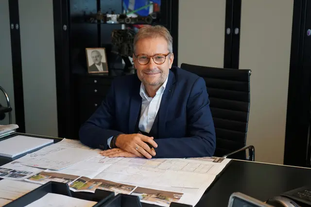 Andreas Burger bekommt den nunmehr 56. Bloomaulorden verliehen.  | Foto: zg