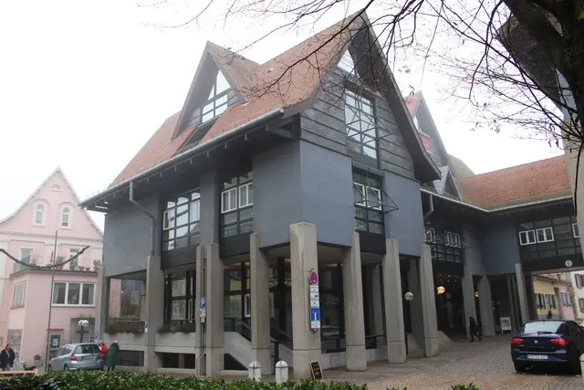 Ab 2027 werden die Investitionen unter 10 Millionen Euro bleiben müssen. Im Ladenburger Rathaus ist Sparen angesagt.