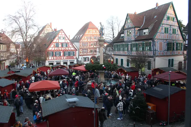 Auch am Weihnachtsmarkt-Abschlusswochenende war der Marktplatz proppenvoll.  