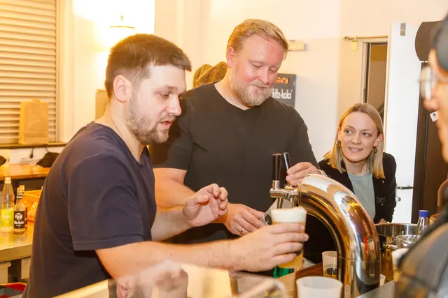 Auch hinter der Theke war das Team trotz Abschiedsstimmung gut gelaunt.