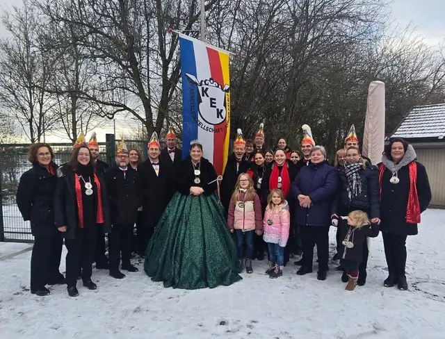 Flaggenhissung am Kälbleheim | Foto: KEK