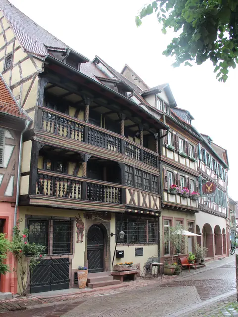 Investor Egon Scheuermann unterschrieb gestern den Kaufvertrag für den Erwerb der Sackpfeife. 