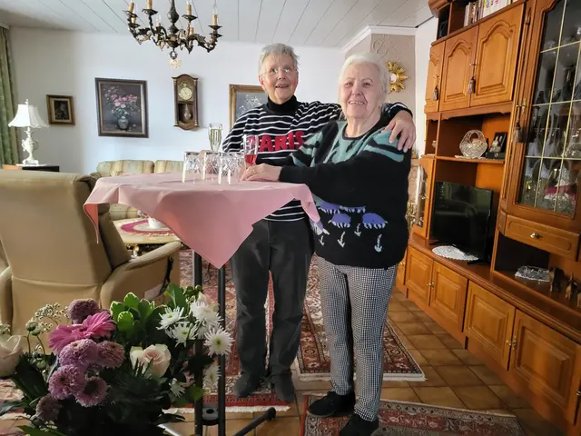 v.l.n.r.: Geburtstagskinder Roswitha Wilhelm und Doris Wäckerle