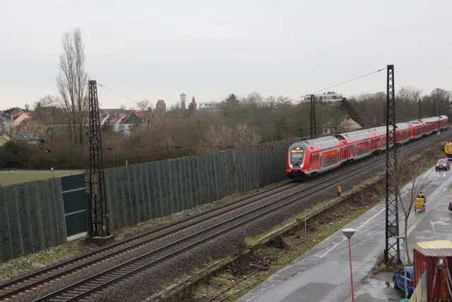 Die Pläne, die Lärmschutzwand an der Bahnstrecke Darmstadt-Heidelberg mit PV-Modulen zu bestücken, haben sich zerschlagen. 