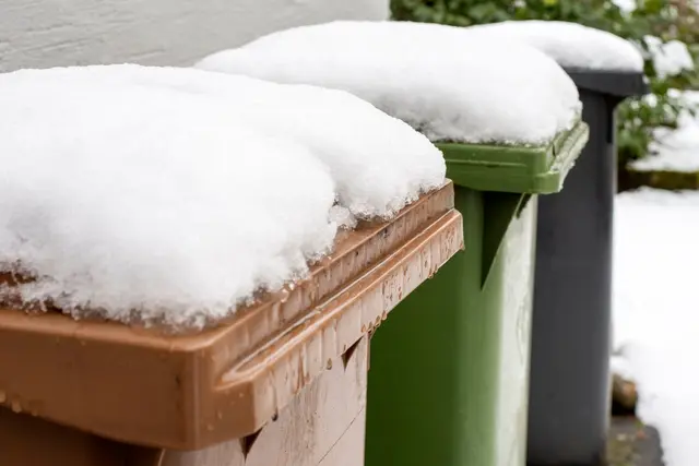 Der Frost macht auch vor dem Biomüll nicht halt. Wenn dieser in der BioEnergieTonne festfriert, kann das unweigerlich zu erheblichen Problemen bei der Leerung führen. | Foto: Foto:  AVR Kommunal AöR 