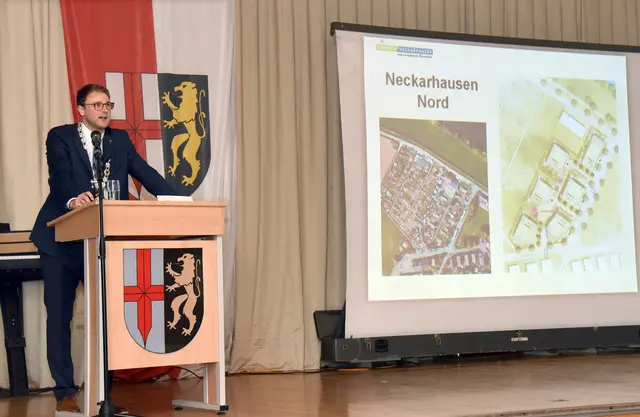 Bürgermeister Florian König berichtete beim Neujahrsempfang u.a. über anstehende Bauprojekte | Foto: Marcus Schwetasch