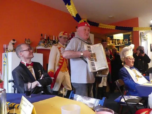 Horst Karcher unterhielt die Gäste mit seinen Fastnachtsschlagern. | Foto: Schatz