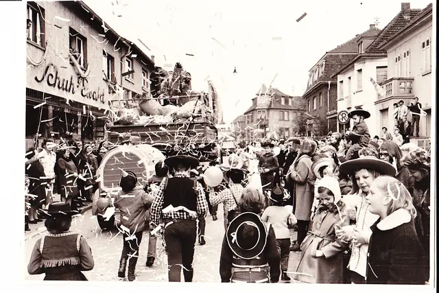 Foto vom ersten Umzug im Jahre 1971. | Foto: zg