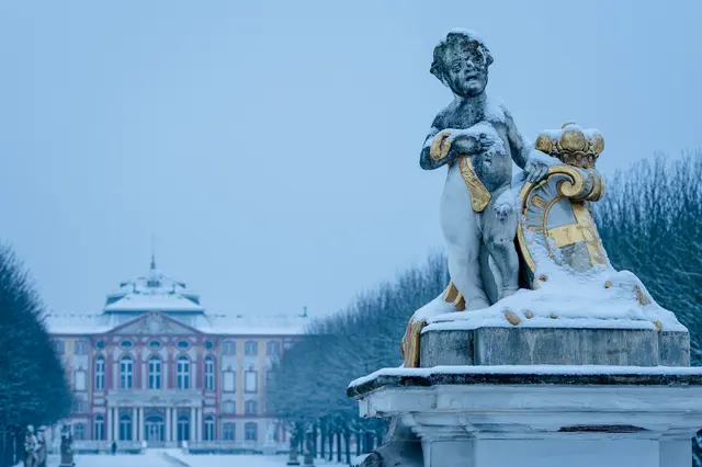 Auch im Winter lohnt sich ein Besuch in Schloss Bruchsal. | Foto: SSG
