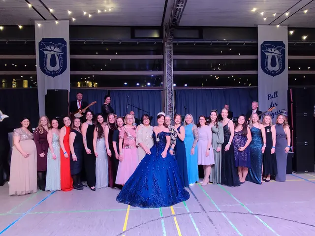 21 Ex-Lieblichkeiten folgten der Einladung unserer Prinzessin Isabell II. aus dem Hause der Präsidenten zu ihrem Ball der Prinzessin am 10.01.2026 in der Eduard Schläfer Halle.  | Foto: Nicoline Pilz