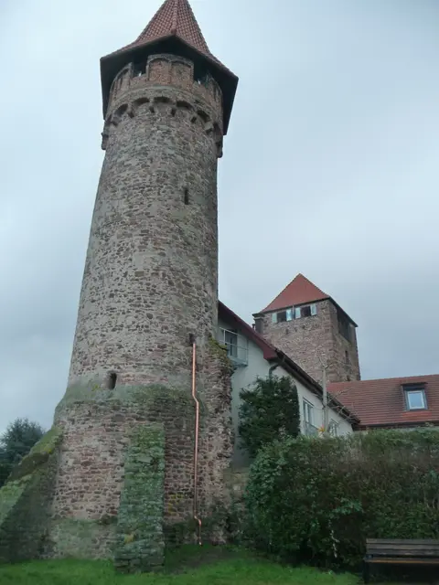 Das Kupferrohr wird sich bald verfärben und nicht mehr auffallen.