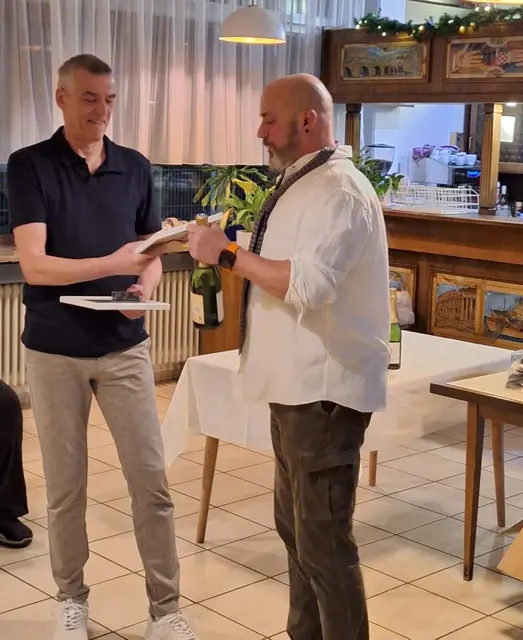 Ernst Engel mit dem Vorsitzenden Ralph Gerngroß 