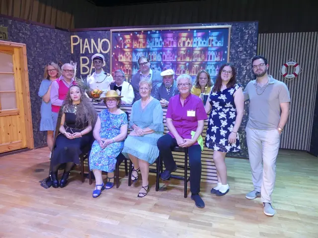 Die Theatergruppe des TVF bedankt sich bei ihrem Publikum.  | Foto: Schatz