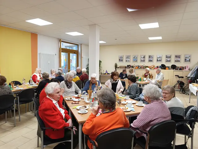 Fastnachtslaune im Café-Contact