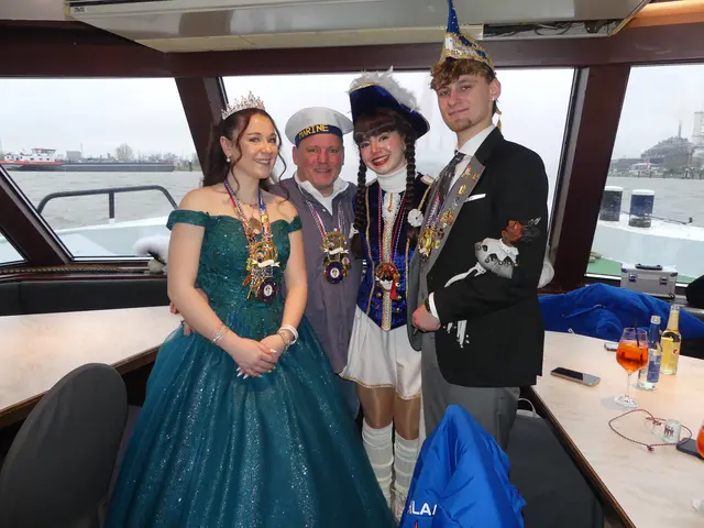 Die Schlabbdewel waren mit ihrem Jubiläumsprinzenpaar Emilia und Dennis, Begleiterin Elena Eckstein und Sitzungspräsident Mathias Baier mit an Bord. | Foto: Schatz