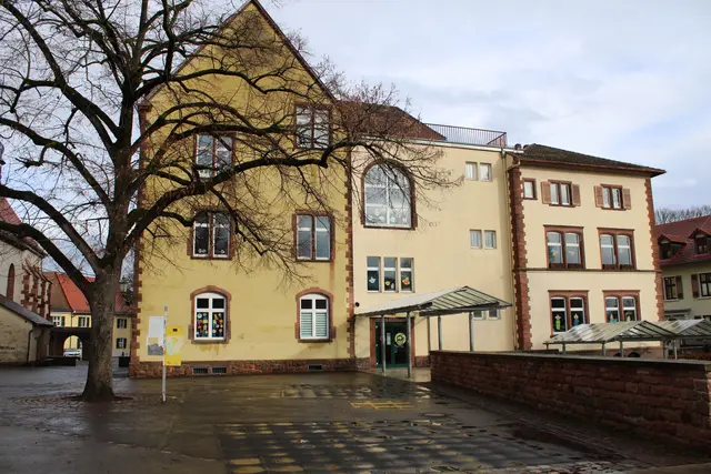 Dalberg-Grundschule: Katrin Seidl möchte selbst entscheiden, ob ihr Kind in die Ganztags- oder Halbtagsschule geht | Foto: Schwanebeck