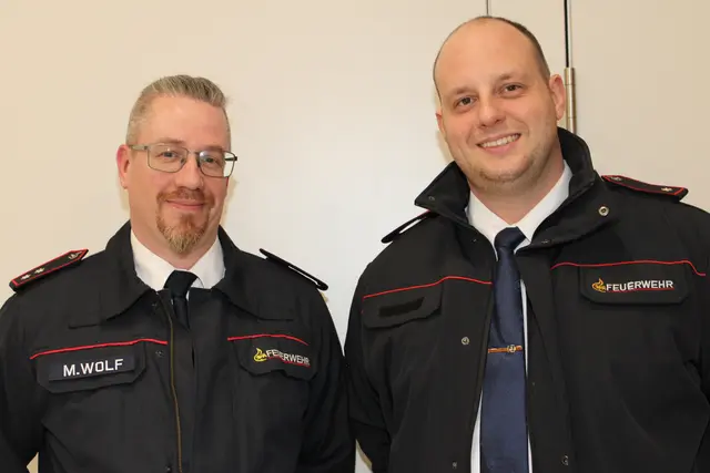 Markus Wolf (links) wurde im Amt des 2. Stellvertretenden Kommandeurs bestätigt. Clemens Tiemann ist neuer 1. Stellvertretender Kommandant