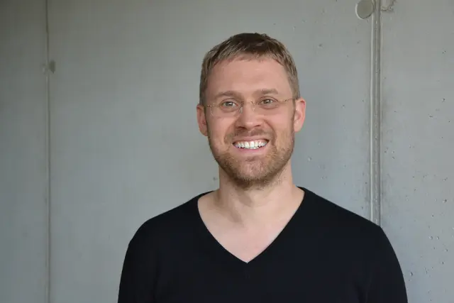 Wurde mit dem Lehrkräftepreis 2025 ausgezeichnet – Steffen Haschler, der in Ladenburg aufgewachsen und auf das CBG gegangen ist. 