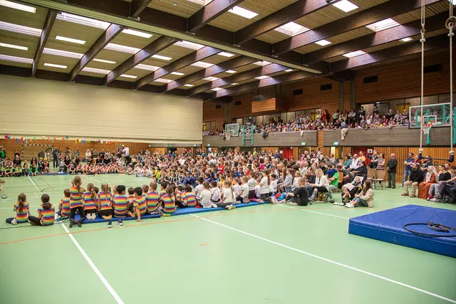 Souveräne Darbietungen vor so vielen Gästen – die Schülerinnen und Schüler wuchsen innerhalb einer Woche über sich hinaus.  | Foto: Markus Weik